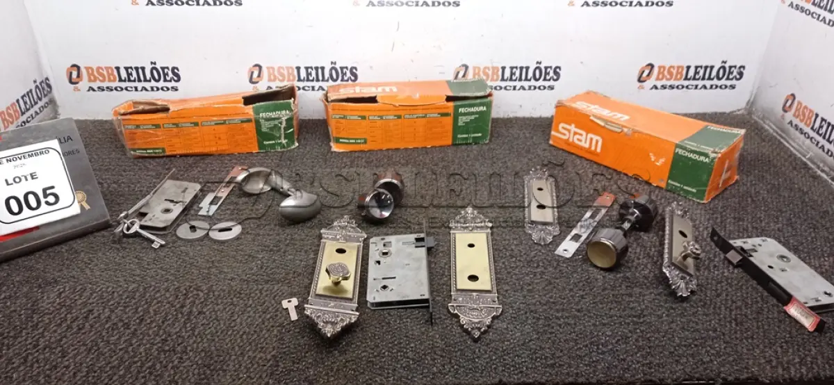 LOTE 005 - 03 FECHADURAS MARCA STAM. (NO ESTADO) ATENÇÃO! FAZER A VISITAÇÃO ANTES DE ARREMATAR, NÃO SABEMOS SE FUNCIONA, LEILÃO NÃO TEM GARANTIA E NEM DEVOLUÇÃO, SUJEITO A POSSÍVEIS AVARIAS VISÍVEIS/OCULTAS E/OU AUSÊNCIA DE COMPONENTES.