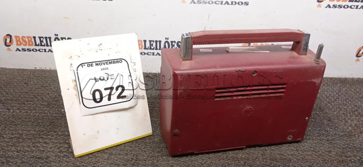 LOTE 072 - 01 RÁDIO VINTAGE PORTÁTIL MARCA GENERAL ELETRICS. (NO ESTADO) ATENÇÃO! FAZER A VISITAÇÃO ANTES DE ARREMATAR, NÃO SABEMOS SE FUNCIONA, LEILÃO NÃO TEM GARANTIA E NEM DEVOLUÇÃO, SUJEITO A POSSÍVEIS AVARIAS VISÍVEIS/OCULTAS E/OU AUSÊNCIA DE COMPONENTES.