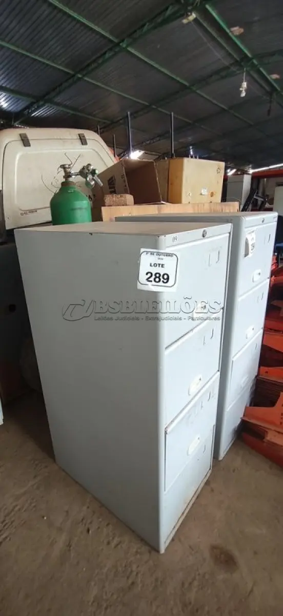 LOTE 289 - 01 ARQUIVO DE AÇO COM 04 GAVETAS. (NO ESTADO) ATENÇÃO! FAZER A VISITAÇÃO ANTES DE ARREMATAR, NÃO SABEMOS SE FUNCIONA, LEILÃO NÃO TEM GARANTIA E NEM DEVOLUÇÃO, SUJEITO A POSSÍVEIS AVARIAS VISÍVEIS/OCULTAS E/OU AUSÊNCIA DE COMPONENTES.