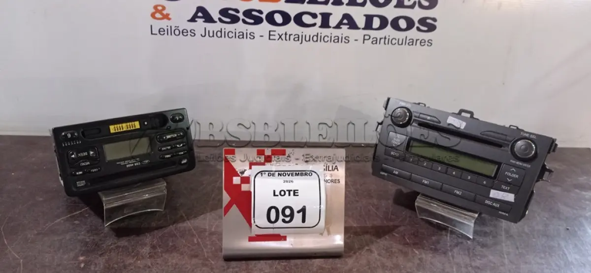 LOTE 091 - 02 APARELHOS DE SOM AUTOMOTIVO. (NO ESTADO) ATENÇÃO! FAZER A VISITAÇÃO ANTES DE ARREMATAR, NÃO SABEMOS SE FUNCIONA, LEILÃO NÃO TEM GARANTIA E NEM DEVOLUÇÃO, SUJEITO A POSSÍVEIS AVARIAS VISÍVEIS/OCULTAS E/OU AUSÊNCIA DE COMPONENTES.