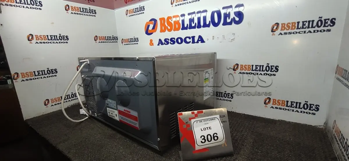 LOTE 306 - 01 MICRO-ONDAS 220V MARCA ELECTROLUX. (NO ESTADO) ATENÇÃO! FAZER A VISITAÇÃO ANTES DE ARREMATAR, NÃO SABEMOS SE FUNCIONA, LEILÃO NÃO TEM GARANTIA E NEM DEVOLUÇÃO, SUJEITO A POSSÍVEIS AVARIAS VISÍVEIS/OCULTAS E/OU AUSÊNCIA DE COMPONENTES.