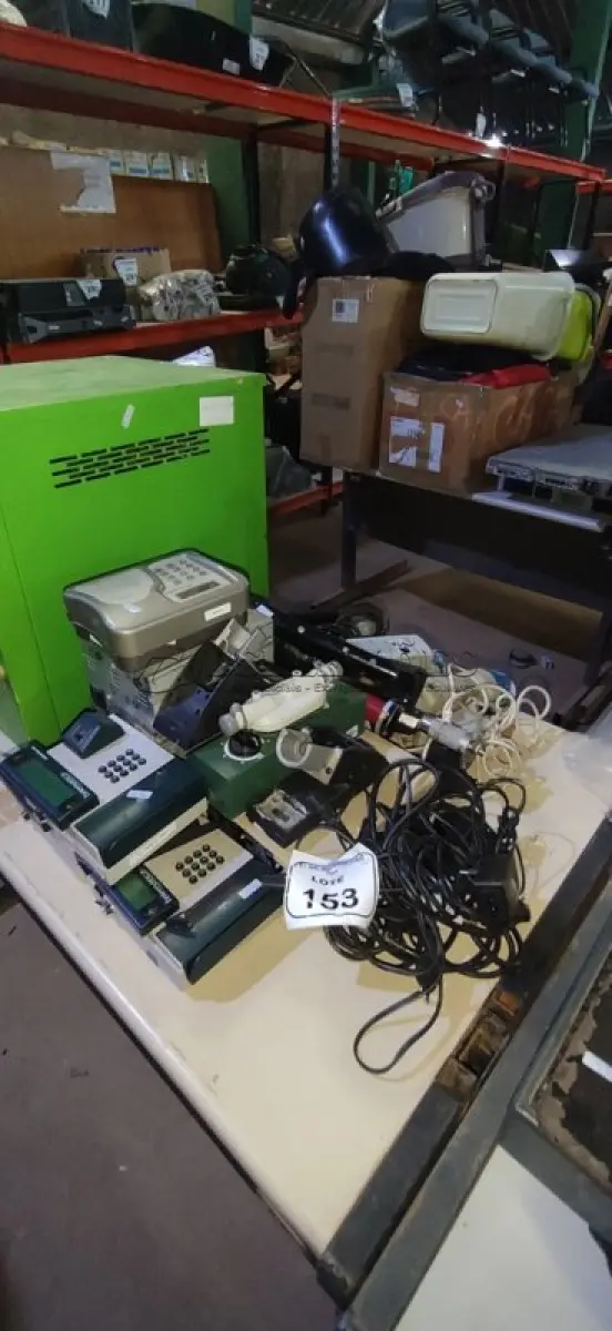 LOTE 153 - 05 MÁQUINAS DE CORTAR GESSO ORTOPÉDICO, 01 GERADOR DE BARRAS, 01 FREQUENCÍMETRO, 01 ESTAÇÃO DE SOLDA E DESSOLDAGEM ANALÓGICA, 03 CONTROLADORES DE ACESSO TELEMÁTICA E 01 RELÓGIO DE PONTO. (NO ESTADO) ATENÇÃO! FAZER A VISITAÇÃO ANTES DE ARREMATAR, NÃO SABEMOS SE FUNCIONA, LEILÃO NÃO TEM GARANTIA E NEM DEVOLUÇÃO, SUJEITO A POSSÍVEIS AVARIAS VISÍVEIS/OCULTAS E/OU AUSÊNCIA DE COMPONENTES.