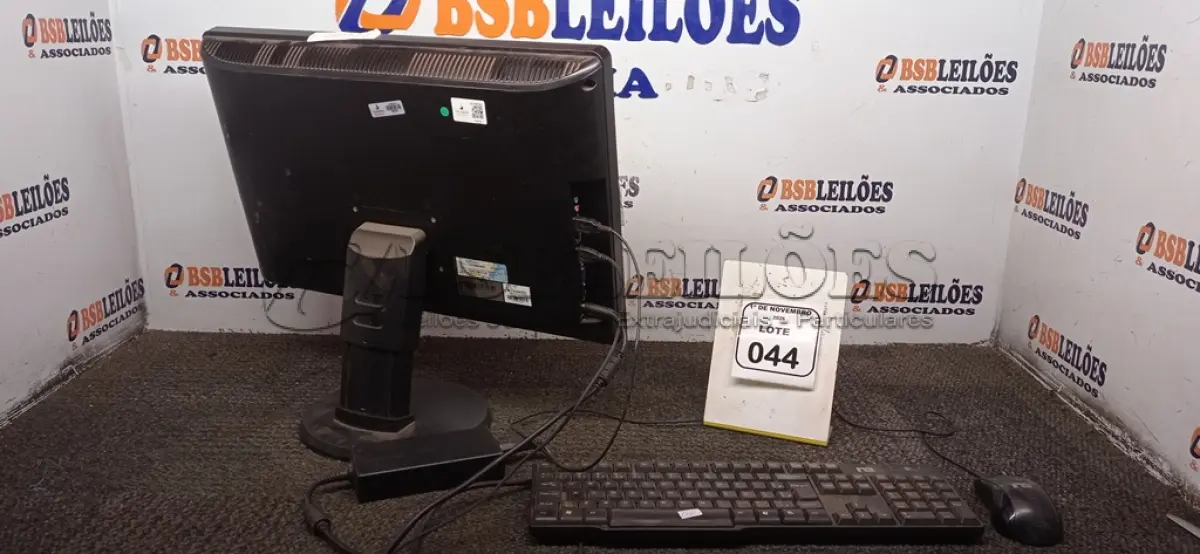 LOTE 044 - 01 COMPUTADOR ALL IN ONE MARCA N3 I3 4° GERAÇÃO DDR3 MARCA N3 COM TECLADO E MOUSE. (NO ESTADO) ATENÇÃO! FAZER A VISITAÇÃO ANTES DE ARREMATAR, NÃO SABEMOS SE FUNCIONA, LEILÃO NÃO TEM GARANTIA E NEM DEVOLUÇÃO, SUJEITO A POSSÍVEIS AVARIAS VISÍVEIS/OCULTAS E/OU AUSÊNCIA DE COMPONENTES.