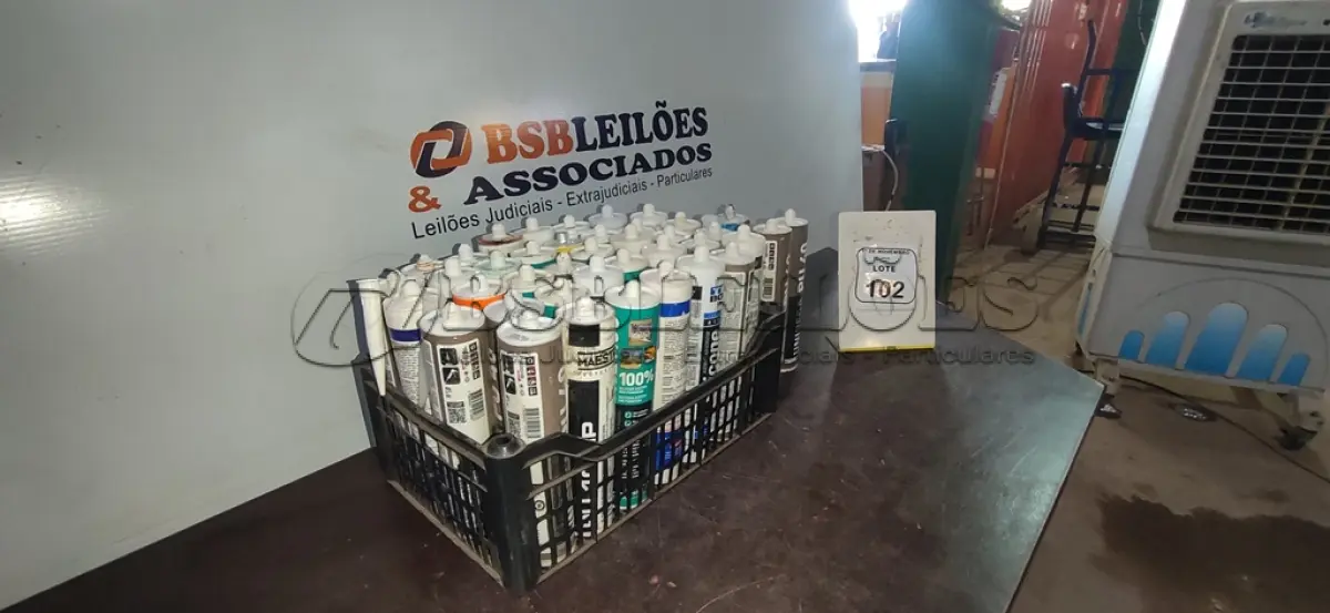 LOTE 102 - 50 BISNAGAS DE SILICONE E PU DE MARCAS E MODELOS DIVERSOS. (NO ESTADO) ATENÇÃO! FAZER A VISITAÇÃO ANTES DE ARREMATAR, NÃO SABEMOS SE FUNCIONA, LEILÃO NÃO TEM GARANTIA E NEM DEVOLUÇÃO, SUJEITO A POSSÍVEIS AVARIAS VISÍVEIS/OCULTAS E/OU AUSÊNCIA DE COMPONENTES.