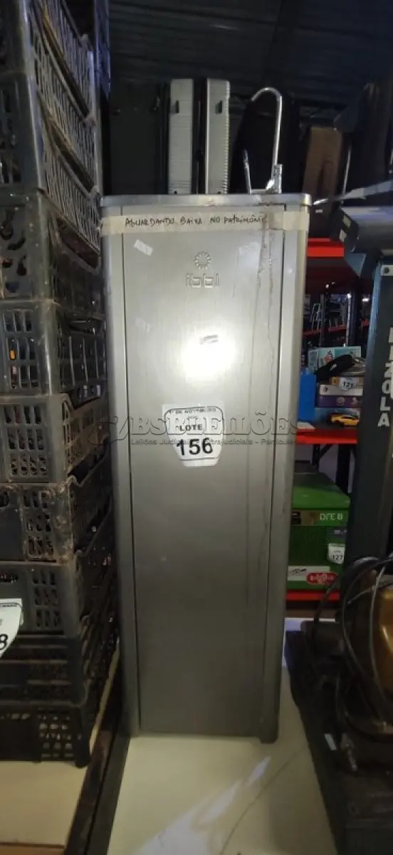 LOTE 156 - 01 BEBEDOURO TIPO TORRE. (NO ESTADO) ATENÇÃO! FAZER A VISITAÇÃO ANTES DE ARREMATAR, NÃO SABEMOS SE FUNCIONA, LEILÃO NÃO TEM GARANTIA E NEM DEVOLUÇÃO, SUJEITO A POSSÍVEIS AVARIAS VISÍVEIS/OCULTAS E/OU AUSÊNCIA DE COMPONENTES.