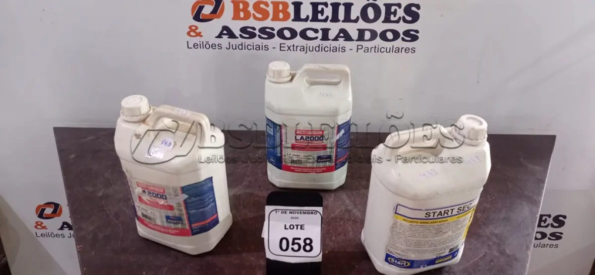 LOTE 058 - 01 GALÃO SECANTE ABRILHANTADOR E 02 GALÕES DE MULTILIMPADOR 5L CADA. (NO ESTADO) ATENÇÃO! FAZER A VISITAÇÃO ANTES DE ARREMATAR, NÃO SABEMOS SE FUNCIONA, LEILÃO NÃO TEM GARANTIA E NEM DEVOLUÇÃO, SUJEITO A POSSÍVEIS AVARIAS VISÍVEIS/OCULTAS E/OU AUSÊNCIA DE COMPONENTES.