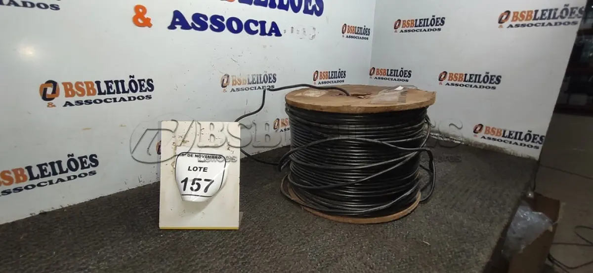 LOTE 157 - 01 CARRETEL DE FIO FLEXÍVEL MARCA FOXLUX. (NO ESTADO) ATENÇÃO! FAZER A VISITAÇÃO ANTES DE ARREMATAR, NÃO SABEMOS SE FUNCIONA, LEILÃO NÃO TEM GARANTIA E NEM DEVOLUÇÃO, SUJEITO A POSSÍVEIS AVARIAS VISÍVEIS/OCULTAS E/OU AUSÊNCIA DE COMPONENTES.