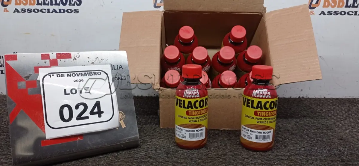 LOTE 024 - 12 FRASCOS DE TINGIDOR PARA COLORAÇÃO DE VERNIZ E SELADORA PARA MADEIRA NA COR MOGNO DE 200ML CADA MARCA MOCOCA. (NO ESTADO) ATENÇÃO! FAZER A VISITAÇÃO ANTES DE ARREMATAR, NÃO SABEMOS SE FUNCIONA, LEILÃO NÃO TEM GARANTIA E NEM DEVOLUÇÃO, SUJEITO A POSSÍVEIS AVARIAS VISÍVEIS/OCULTAS E/OU AUSÊNCIA DE COMPONENTES.