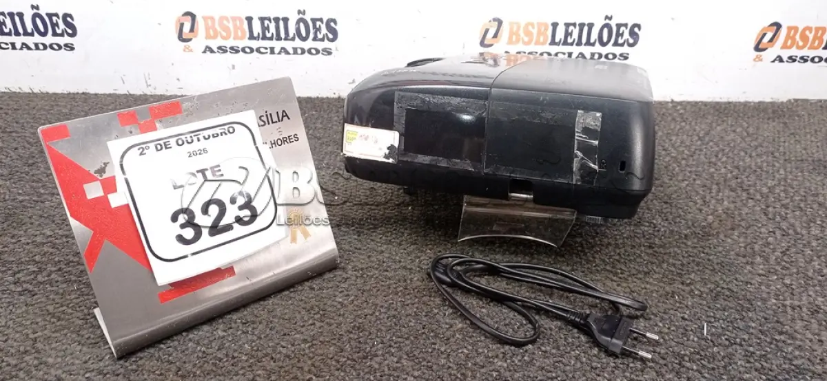 LOTE 323 - 01 PROJETOR MARCA EPSON SEM CABOS. (NO ESTADO) ATENÇÃO! FAZER A VISITAÇÃO ANTES DE ARREMATAR, NÃO SABEMOS SE FUNCIONA, LEILÃO NÃO TEM GARANTIA E NEM DEVOLUÇÃO, SUJEITO A POSSÍVEIS AVARIAS VISÍVEIS/OCULTAS E/OU AUSÊNCIA DE COMPONENTES.
