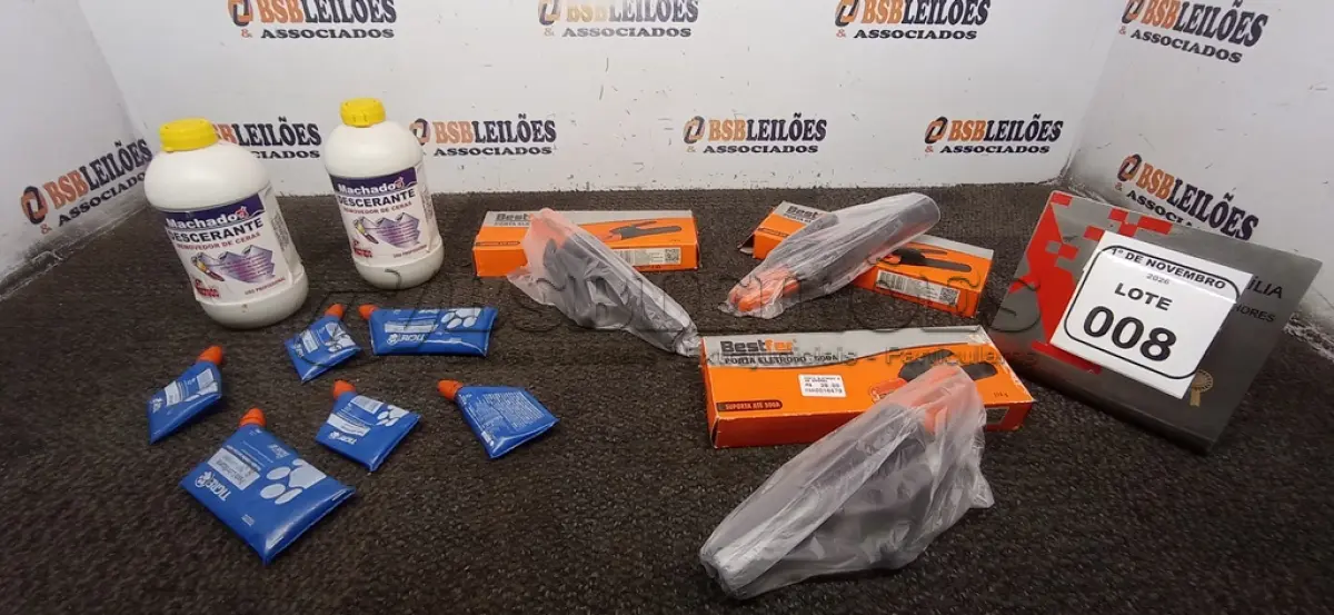 LOTE 008 - 03 PORTAS ELETRODO 500 A MARCA BESTFER, 02 REMOVEDORES DE CERAS DE 900ML MARCA MACHADO E 06 PASTAS LUBRIFICANTE MARCA TIGRE. (NO ESTADO) ATENÇÃO! FAZER A VISITAÇÃO ANTES DE ARREMATAR, NÃO SABEMOS SE FUNCIONA, LEILÃO NÃO TEM GARANTIA E NEM DEVOLUÇÃO, SUJEITO A POSSÍVEIS AVARIAS VISÍVEIS/OCULTAS E/OU AUSÊNCIA DE COMPONENTES.