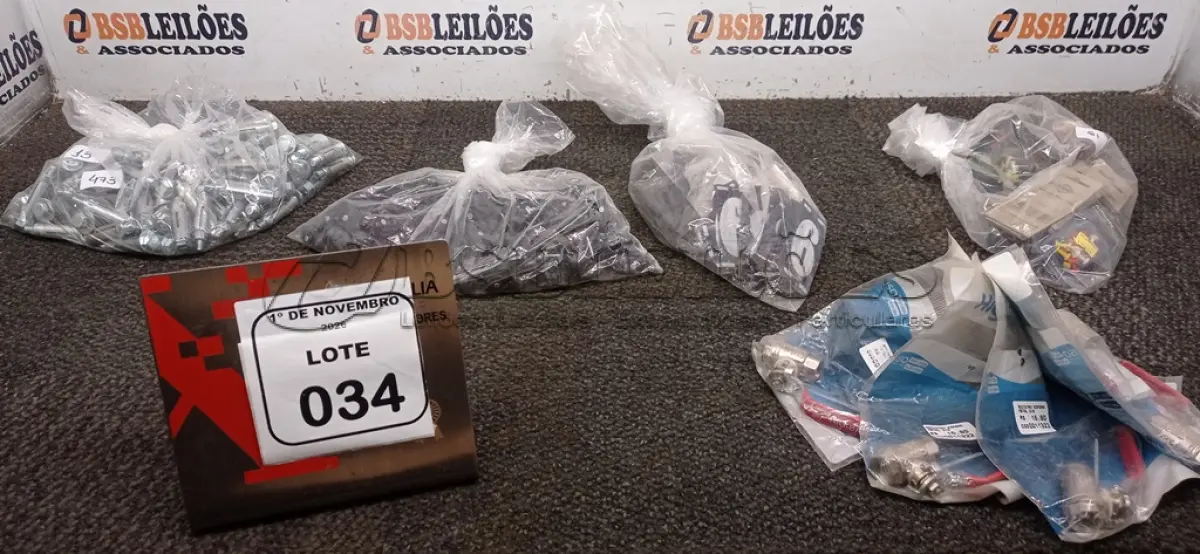 LOTE 034 - 05 REGISTROS ESFERA DE METAL, GRANDE QUANTIDADE DE ALFINETES COLORIDOS, CLEATS FIXADORES, PARAFUSOS PARABOLT E NÚMEROS PARA RESIDÊNCIAS. (NO ESTADO) ATENÇÃO! FAZER A VISITAÇÃO ANTES DE ARREMATAR, NÃO SABEMOS SE FUNCIONA, LEILÃO NÃO TEM GARANTIA E NEM DEVOLUÇÃO, SUJEITO A POSSÍVEIS AVARIAS VISÍVEIS/OCULTAS E/OU AUSÊNCIA DE COMPONENTES.