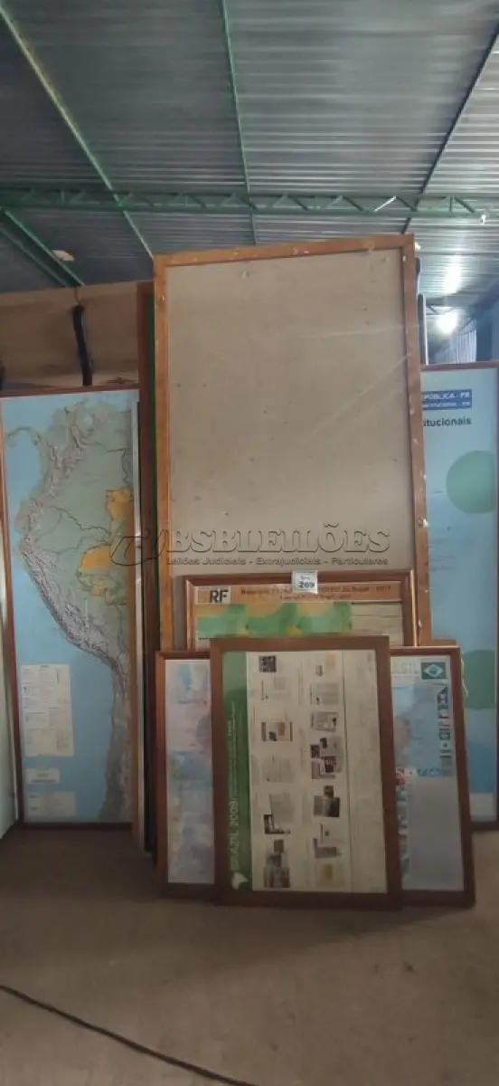 LOTE 269 - 01 LOTE COM QUADROS DE MAPAS E MURAIS DE TAMANHOS DIVERSOS. (NO ESTADO) ATENÇÃO! FAZER A VISITAÇÃO ANTES DE ARREMATAR, NÃO SABEMOS SE FUNCIONA, LEILÃO NÃO TEM GARANTIA E NEM DEVOLUÇÃO, SUJEITO A POSSÍVEIS AVARIAS VISÍVEIS/OCULTAS E/OU AUSÊNCIA DE COMPONENTES.