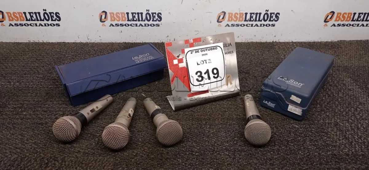 LOTE 319 - 04 MICROFONES SEM CABOS MARCA LESON. (NO ESTADO) ATENÇÃO! FAZER A VISITAÇÃO ANTES DE ARREMATAR, NÃO SABEMOS SE FUNCIONA, LEILÃO NÃO TEM GARANTIA E NEM DEVOLUÇÃO, SUJEITO A POSSÍVEIS AVARIAS VISÍVEIS/OCULTAS E/OU AUSÊNCIA DE COMPONENTES.