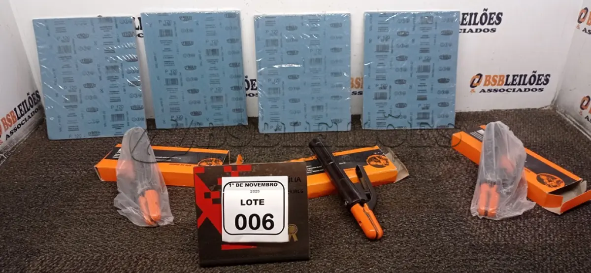LOTE 006 - 100 FOLHA FERRO MARCA TYROLIT E 03 PORTAS  ELETRODO 500 A MARCA BESTFER. (NO ESTADO) ATENÇÃO! FAZER A VISITAÇÃO ANTES DE ARREMATAR, NÃO SABEMOS SE FUNCIONA, LEILÃO NÃO TEM GARANTIA E NEM DEVOLUÇÃO, SUJEITO A POSSÍVEIS AVARIAS VISÍVEIS/OCULTAS E/OU AUSÊNCIA DE COMPONENTES.