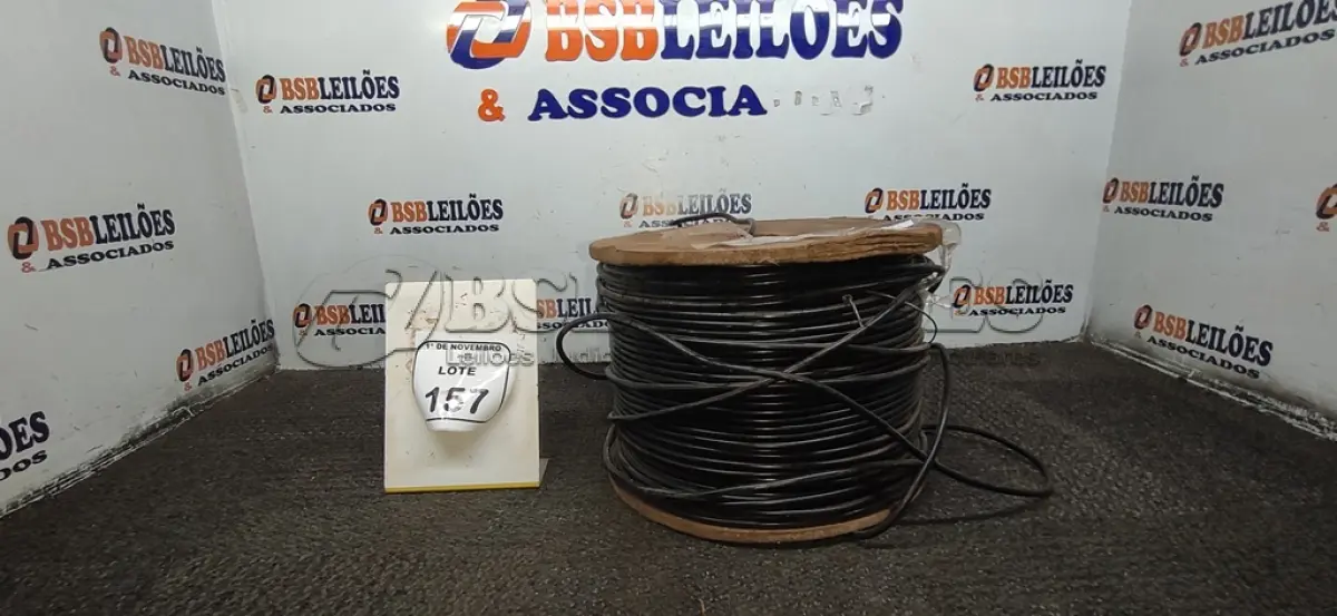 LOTE 157 - 01 CARRETEL DE FIO FLEXÍVEL MARCA FOXLUX. (NO ESTADO) ATENÇÃO! FAZER A VISITAÇÃO ANTES DE ARREMATAR, NÃO SABEMOS SE FUNCIONA, LEILÃO NÃO TEM GARANTIA E NEM DEVOLUÇÃO, SUJEITO A POSSÍVEIS AVARIAS VISÍVEIS/OCULTAS E/OU AUSÊNCIA DE COMPONENTES.