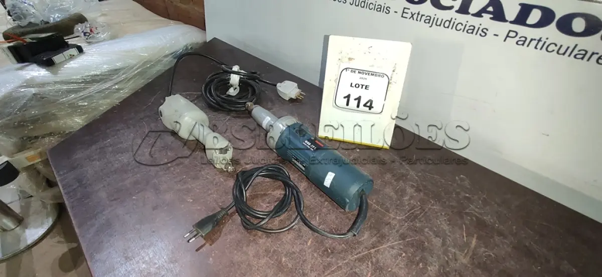 LOTE 114 - 01 RETIFICADORA MARCA BOSCH E 01 SERRA ELÉTRICA PARA GESO ORTOPÉDICO MODELO ANTIGO. (NO ESTADO) ATENÇÃO! FAZER A VISITAÇÃO ANTES DE ARREMATAR, NÃO SABEMOS SE FUNCIONA, LEILÃO NÃO TEM GARANTIA E NEM DEVOLUÇÃO, SUJEITO A POSSÍVEIS AVARIAS VISÍVEIS/OCULTAS E/OU AUSÊNCIA DE COMPONENTES.