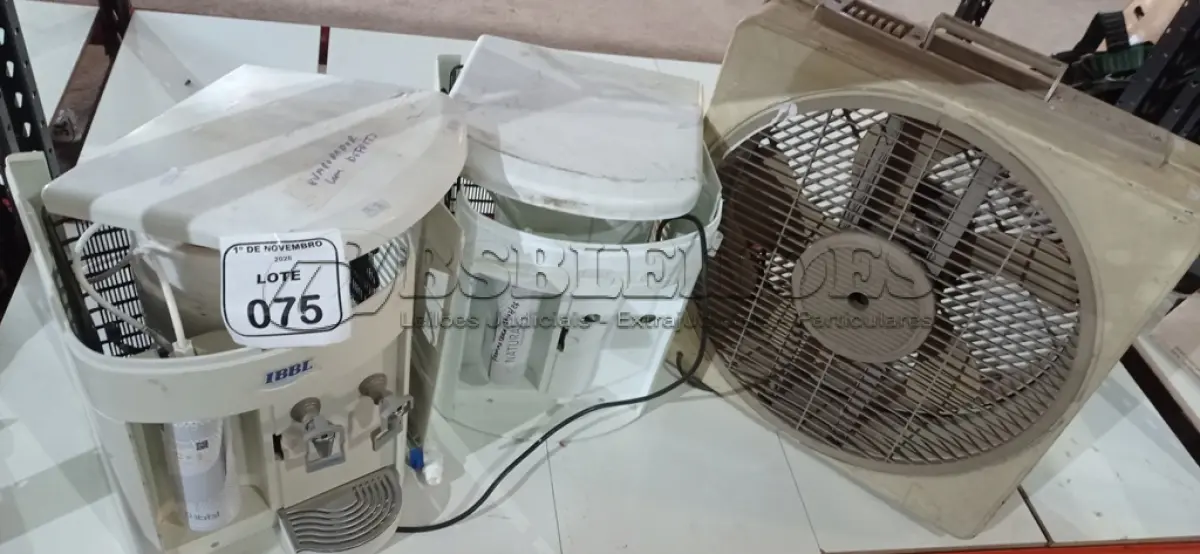LOTE 075 - 02 PURIFICADORES DE ÁGUA E 01 VENTILADOR PARA RETIRADA DE PEÇAS. (NO ESTADO) ATENÇÃO! FAZER A VISITAÇÃO ANTES DE ARREMATAR, NÃO SABEMOS SE FUNCIONA, LEILÃO NÃO TEM GARANTIA E NEM DEVOLUÇÃO, SUJEITO A POSSÍVEIS AVARIAS VISÍVEIS/OCULTAS E/OU AUSÊNCIA DE COMPONENTES.