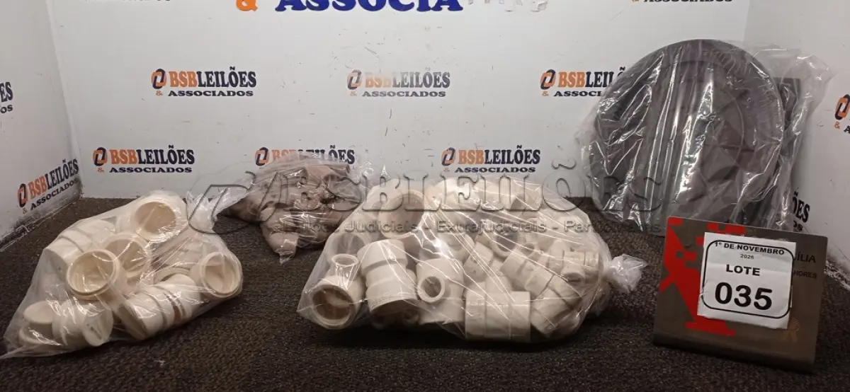LOTE 035 - 01 LOTE COM GRANDE QUANTIDADE DE CONEXÕES HIDRÁULICAS DE MODELOS DIVERSOS E TAMPAS DE ESGOTO PVC. (NO ESTADO) ATENÇÃO! FAZER A VISITAÇÃO ANTES DE ARREMATAR, NÃO SABEMOS SE FUNCIONA, LEILÃO NÃO TEM GARANTIA E NEM DEVOLUÇÃO, SUJEITO A POSSÍVEIS AVARIAS VISÍVEIS/OCULTAS E/OU AUSÊNCIA DE COMPONENTES.