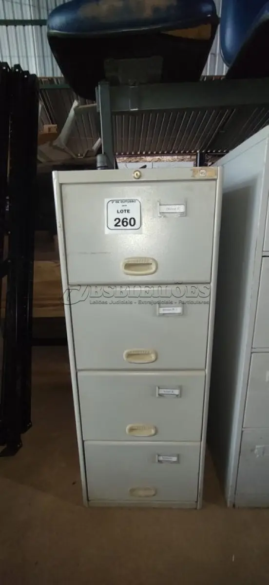 LOTE 260 - 01 ARQUIVO DE AÇO COM 04 GAVETAS. (NO ESTADO) ATENÇÃO! FAZER A VISITAÇÃO ANTES DE ARREMATAR, NÃO SABEMOS SE FUNCIONA, LEILÃO NÃO TEM GARANTIA E NEM DEVOLUÇÃO, SUJEITO A POSSÍVEIS AVARIAS VISÍVEIS/OCULTAS E/OU AUSÊNCIA DE COMPONENTES.