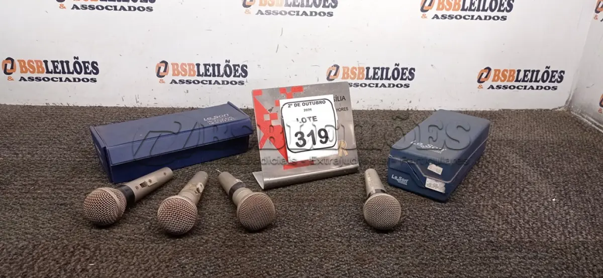 LOTE 319 - 04 MICROFONES SEM CABOS MARCA LESON. (NO ESTADO) ATENÇÃO! FAZER A VISITAÇÃO ANTES DE ARREMATAR, NÃO SABEMOS SE FUNCIONA, LEILÃO NÃO TEM GARANTIA E NEM DEVOLUÇÃO, SUJEITO A POSSÍVEIS AVARIAS VISÍVEIS/OCULTAS E/OU AUSÊNCIA DE COMPONENTES.