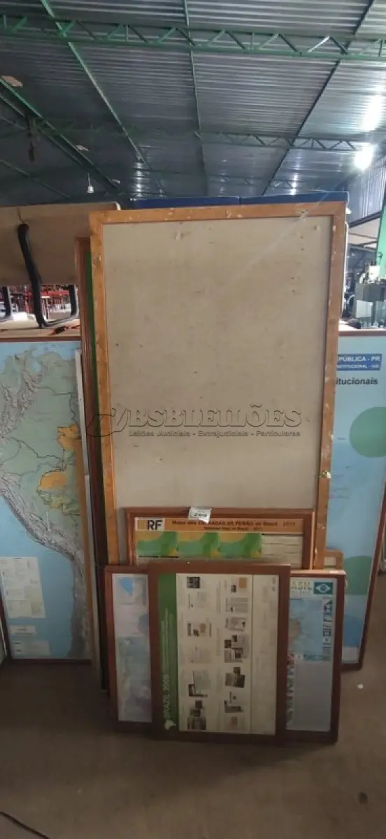 LOTE 269 - 01 LOTE COM QUADROS DE MAPAS E MURAIS DE TAMANHOS DIVERSOS. (NO ESTADO) ATENÇÃO! FAZER A VISITAÇÃO ANTES DE ARREMATAR, NÃO SABEMOS SE FUNCIONA, LEILÃO NÃO TEM GARANTIA E NEM DEVOLUÇÃO, SUJEITO A POSSÍVEIS AVARIAS VISÍVEIS/OCULTAS E/OU AUSÊNCIA DE COMPONENTES.