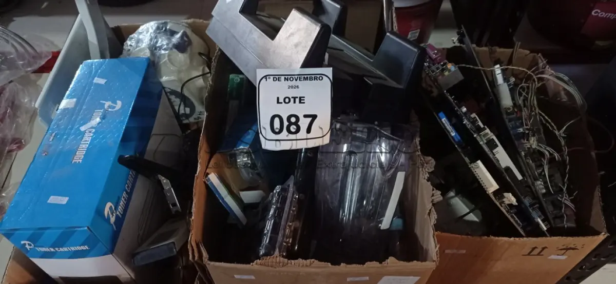 LOTE 087 - 01 LOTE COM PLACAS ELETRÔNICAS, FONTES ESTABILIZADAS, HDS, LUMINÁRIAS, ELETRÔNICOS E MATERIAIS DIVERSOS. (NO ESTADO) ATENÇÃO! FAZER A VISITAÇÃO ANTES DE ARREMATAR, NÃO SABEMOS SE FUNCIONA, LEILÃO NÃO TEM GARANTIA E NEM DEVOLUÇÃO, SUJEITO A POSSÍVEIS AVARIAS VISÍVEIS/OCULTAS E/OU AUSÊNCIA DE COMPONENTES.