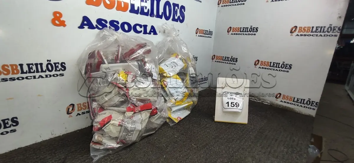 LOTE 159 - 01 LOTE COM GRANDE QUANTIDADE DE INTERRUPTORES DE TOMADAS DE MODELOS DIVERSOS. (NO ESTADO) ATENÇÃO! FAZER A VISITAÇÃO ANTES DE ARREMATAR, NÃO SABEMOS SE FUNCIONA, LEILÃO NÃO TEM GARANTIA E NEM DEVOLUÇÃO, SUJEITO A POSSÍVEIS AVARIAS VISÍVEIS/OCULTAS E/OU AUSÊNCIA DE COMPONENTES.