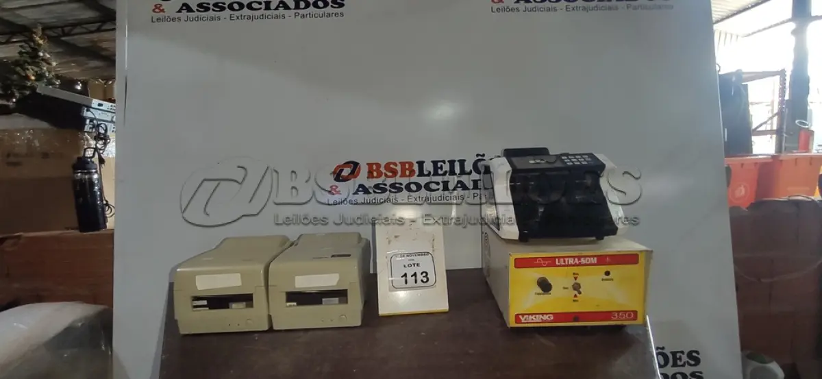 LOTE 113 - 01 MÁQUINA DE CONTAR CÉDULAS, 02 IMPRESSORAS DE ETIQUETAS MARCA ARGOX E 01 FURADEIRA ULTRASSÓNICA MODELO 350 MARCA VIKING. (NO ESTADO) ATENÇÃO! FAZER A VISITAÇÃO ANTES DE ARREMATAR, NÃO SABEMOS SE FUNCIONA, LEILÃO NÃO TEM GARANTIA E NEM DEVOLUÇÃO, SUJEITO A POSSÍVEIS AVARIAS VISÍVEIS/OCULTAS E/OU AUSÊNCIA DE COMPONENTES.