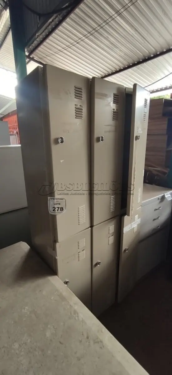 LOTE 278 - 01 ARMÁRIO ROUPEIRO DE AÇO COM 06 PORTAS. (NO ESTADO) ATENÇÃO! FAZER A VISITAÇÃO ANTES DE ARREMATAR, NÃO SABEMOS SE FUNCIONA, LEILÃO NÃO TEM GARANTIA E NEM DEVOLUÇÃO, SUJEITO A POSSÍVEIS AVARIAS VISÍVEIS/OCULTAS E/OU AUSÊNCIA DE COMPONENTES.
