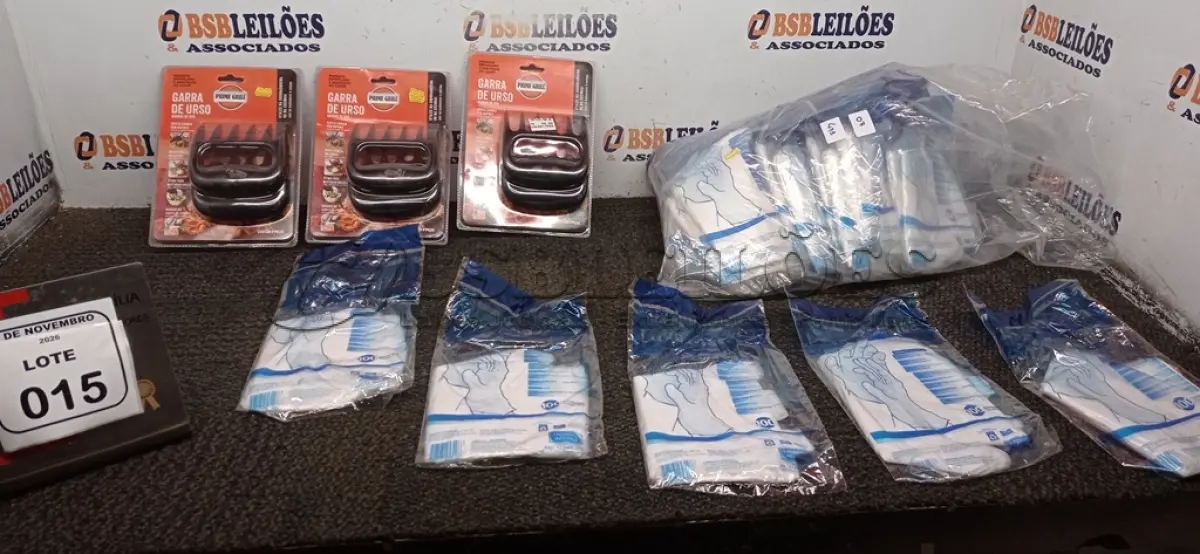 LOTE 015 - 03 GARRAS DE URSO E GRANDE QUANTIDADE DE LUVAS PLÁSTICAS DESCARTÁVEIS. (NO ESTADO) ATENÇÃO! FAZER A VISITAÇÃO ANTES DE ARREMATAR, NÃO SABEMOS SE FUNCIONA, LEILÃO NÃO TEM GARANTIA E NEM DEVOLUÇÃO, SUJEITO A POSSÍVEIS AVARIAS VISÍVEIS/OCULTAS E/OU AUSÊNCIA DE COMPONENTES.