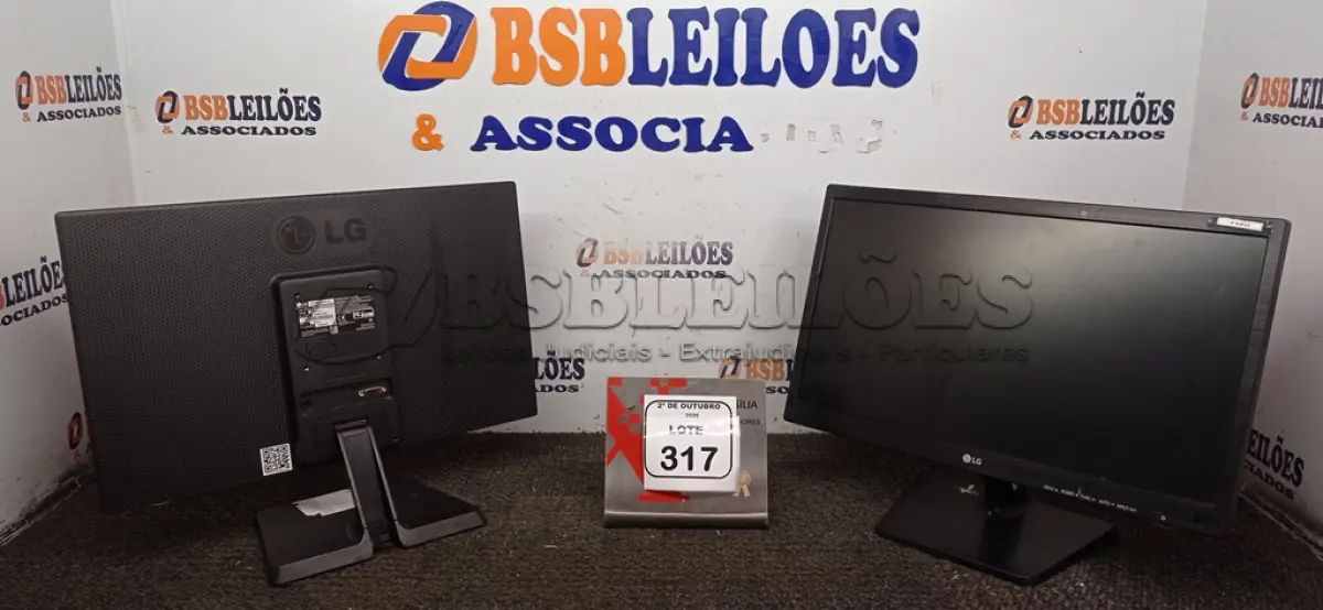 LOTE 317 - 02 MONITORES MARCA LG. (NO ESTADO) ATENÇÃO! FAZER A VISITAÇÃO ANTES DE ARREMATAR, NÃO SABEMOS SE FUNCIONA, LEILÃO NÃO TEM GARANTIA E NEM DEVOLUÇÃO, SUJEITO A POSSÍVEIS AVARIAS VISÍVEIS/OCULTAS E/OU AUSÊNCIA DE COMPONENTES.