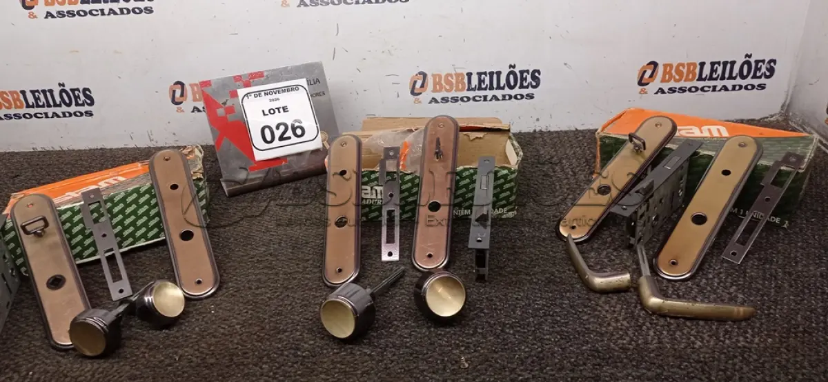 LOTE 026 - 03 FECHADURAS MARCA STAM. (NO ESTADO) ATENÇÃO! FAZER A VISITAÇÃO ANTES DE ARREMATAR, NÃO SABEMOS SE FUNCIONA, LEILÃO NÃO TEM GARANTIA E NEM DEVOLUÇÃO, SUJEITO A POSSÍVEIS AVARIAS VISÍVEIS/OCULTAS E/OU AUSÊNCIA DE COMPONENTES.