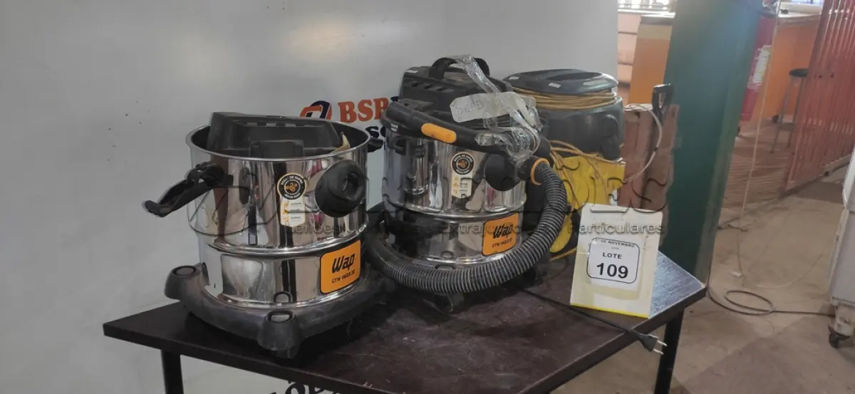 LOTE 109 - 01 ASPIRADOR MODELO T 15/1 MARCA KARCHER E 02 ASPIRADORES DE ÁGUA E PÓ MODELO GTW INOX 20 MARCA WAP PARA RETIRADA DE PEÇAS. (NO ESTADO) ATENÇÃO! FAZER A VISITAÇÃO ANTES DE ARREMATAR, NÃO SABEMOS SE FUNCIONA, LEILÃO NÃO TEM GARANTIA E NEM DEVOLUÇÃO, SUJEITO A POSSÍVEIS AVARIAS VISÍVEIS/OCULTAS E/OU AUSÊNCIA DE COMPONENTES.