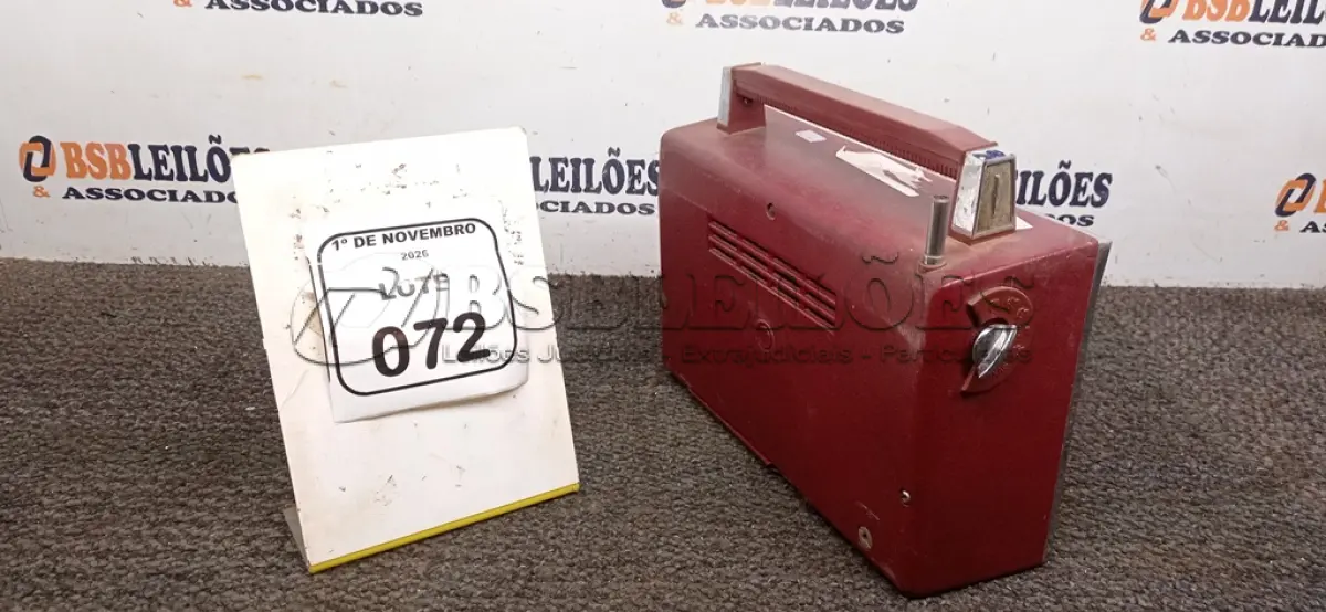 LOTE 072 - 01 RÁDIO VINTAGE PORTÁTIL MARCA GENERAL ELETRICS. (NO ESTADO) ATENÇÃO! FAZER A VISITAÇÃO ANTES DE ARREMATAR, NÃO SABEMOS SE FUNCIONA, LEILÃO NÃO TEM GARANTIA E NEM DEVOLUÇÃO, SUJEITO A POSSÍVEIS AVARIAS VISÍVEIS/OCULTAS E/OU AUSÊNCIA DE COMPONENTES.