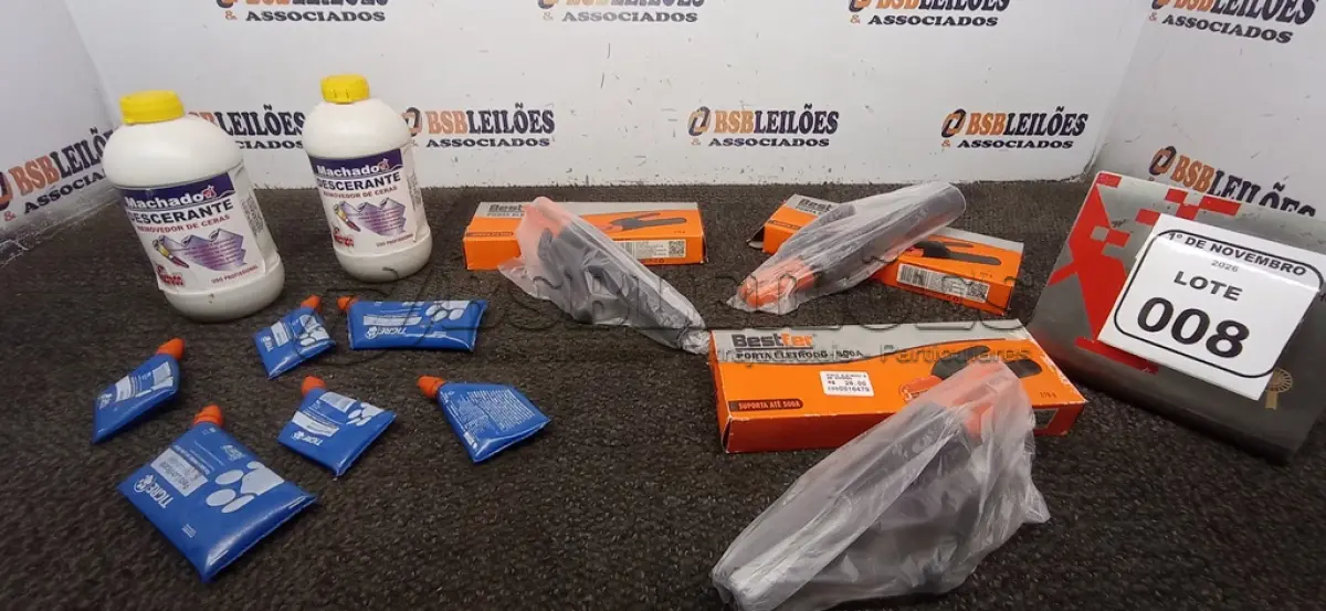 LOTE 008 - 03 PORTAS ELETRODO 500 A MARCA BESTFER, 02 REMOVEDORES DE CERAS DE 900ML MARCA MACHADO E 06 PASTAS LUBRIFICANTE MARCA TIGRE. (NO ESTADO) ATENÇÃO! FAZER A VISITAÇÃO ANTES DE ARREMATAR, NÃO SABEMOS SE FUNCIONA, LEILÃO NÃO TEM GARANTIA E NEM DEVOLUÇÃO, SUJEITO A POSSÍVEIS AVARIAS VISÍVEIS/OCULTAS E/OU AUSÊNCIA DE COMPONENTES.