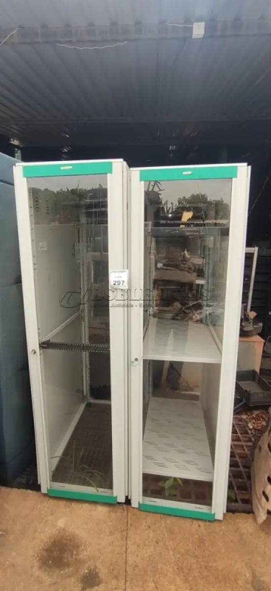 LOTE 297 - 02 RACKS DE PISO PARA SERVIDORES. (NO ESTADO) ATENÇÃO! FAZER A VISITAÇÃO ANTES DE ARREMATAR, NÃO SABEMOS SE FUNCIONA, LEILÃO NÃO TEM GARANTIA E NEM DEVOLUÇÃO, SUJEITO A POSSÍVEIS AVARIAS VISÍVEIS/OCULTAS E/OU AUSÊNCIA DE COMPONENTES.