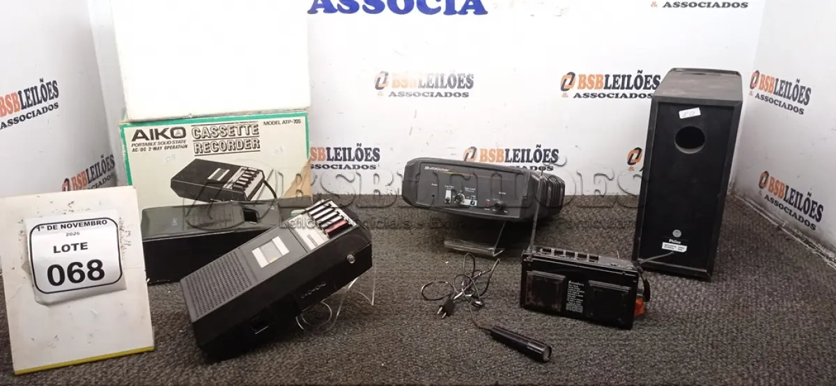LOTE 068 - 01 AMPLIFICADOR DE POTÊNCIA DE BAIXA FREQUÊNCIA MARCA BUTTKICKER, 01 RÁDIO GRAVADOR CASSETE, 01 GRAVADOR CASSETE MARCA AIKO E 01 CAIXA SUBWOOFER MARCA PHILCO. (NO ESTADO) ATENÇÃO! FAZER A VISITAÇÃO ANTES DE ARREMATAR, NÃO SABEMOS SE FUNCIONA, LEILÃO NÃO TEM GARANTIA E NEM DEVOLUÇÃO, SUJEITO A POSSÍVEIS AVARIAS VISÍVEIS/OCULTAS E/OU AUSÊNCIA DE COMPONENTES.