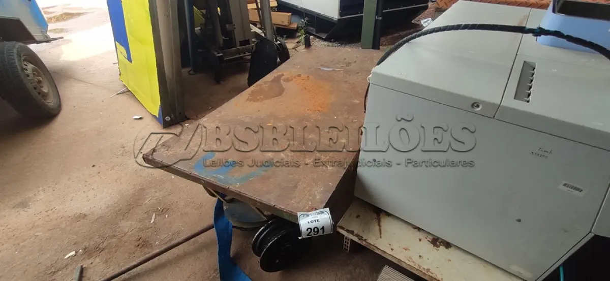 LOTE 291 - 01 CARRINHO DE CARGAS COM 04 RODAS. (NO ESTADO) ATENÇÃO! FAZER A VISITAÇÃO ANTES DE ARREMATAR, NÃO SABEMOS SE FUNCIONA, LEILÃO NÃO TEM GARANTIA E NEM DEVOLUÇÃO, SUJEITO A POSSÍVEIS AVARIAS VISÍVEIS/OCULTAS E/OU AUSÊNCIA DE COMPONENTES.