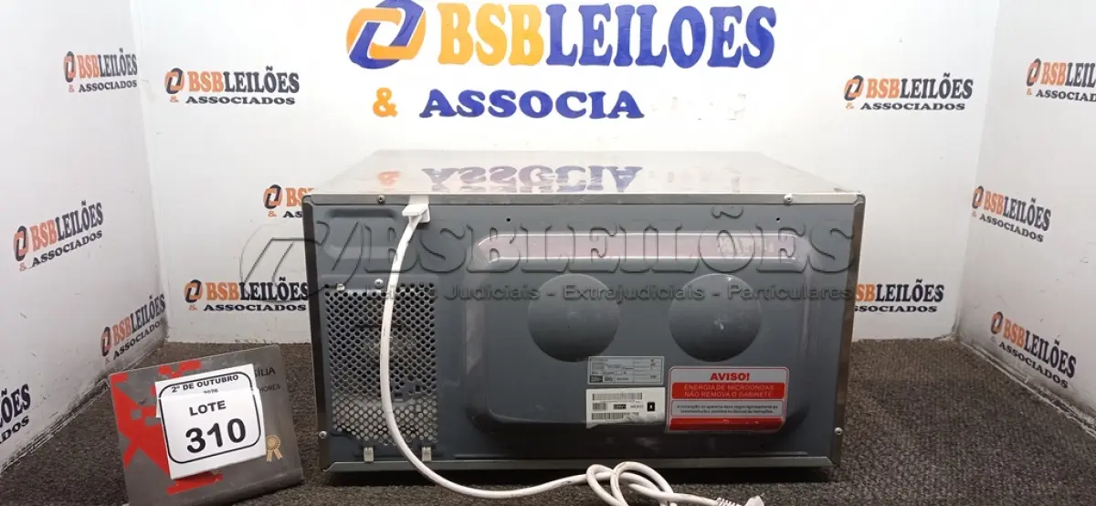 LOTE 310 - 01 MICRO-ONDAS 220V MARCA ELECTROLUX. (NO ESTADO) ATENÇÃO! FAZER A VISITAÇÃO ANTES DE ARREMATAR, NÃO SABEMOS SE FUNCIONA, LEILÃO NÃO TEM GARANTIA E NEM DEVOLUÇÃO, SUJEITO A POSSÍVEIS AVARIAS VISÍVEIS/OCULTAS E/OU AUSÊNCIA DE COMPONENTES.