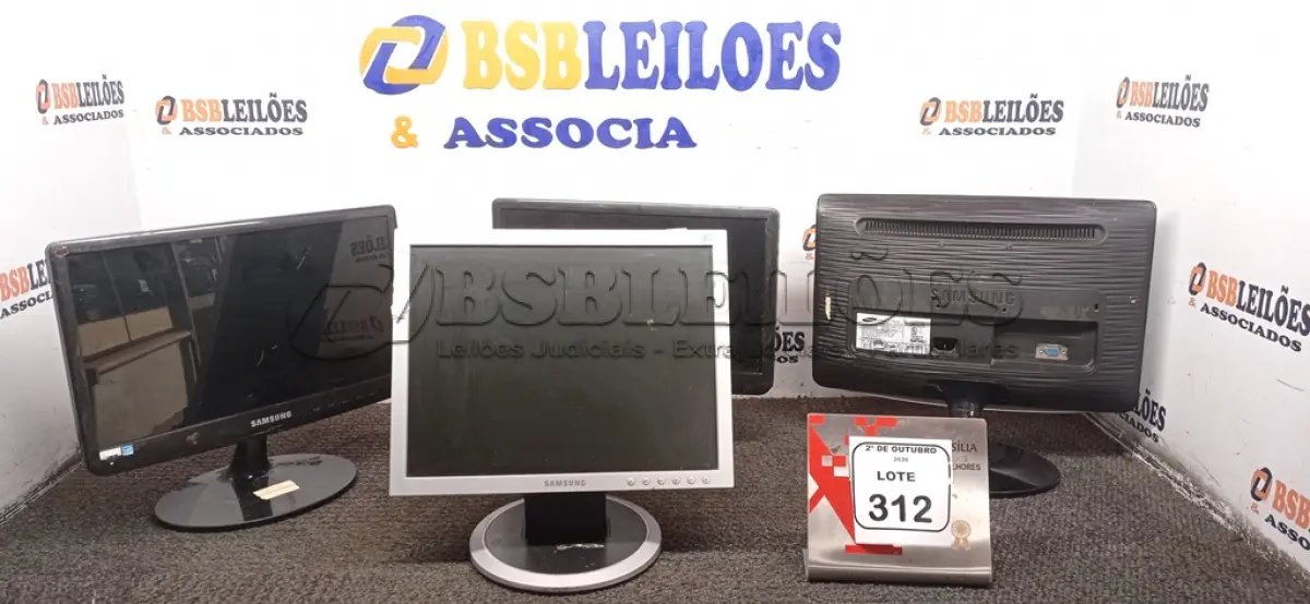 LOTE 312 - 04 MONITORES MARCA SAMSUNG. (NO ESTADO) ATENÇÃO! FAZER A VISITAÇÃO ANTES DE ARREMATAR, NÃO SABEMOS SE FUNCIONA, LEILÃO NÃO TEM GARANTIA E NEM DEVOLUÇÃO, SUJEITO A POSSÍVEIS AVARIAS VISÍVEIS/OCULTAS E/OU AUSÊNCIA DE COMPONENTES.