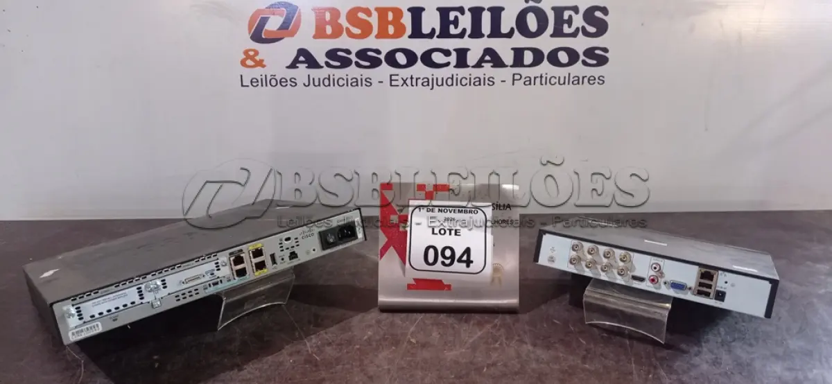 LOTE 094 - 01 ROTEADOR MODULAR DE REDE MODELO 1900 SERIES MARCA CISCO E 01 DVR DE 08 CANAIS MARCA TWG. (NO ESTADO) ATENÇÃO! FAZER A VISITAÇÃO ANTES DE ARREMATAR, NÃO SABEMOS SE FUNCIONA, LEILÃO NÃO TEM GARANTIA E NEM DEVOLUÇÃO, SUJEITO A POSSÍVEIS AVARIAS VISÍVEIS/OCULTAS E/OU AUSÊNCIA DE COMPONENTES.