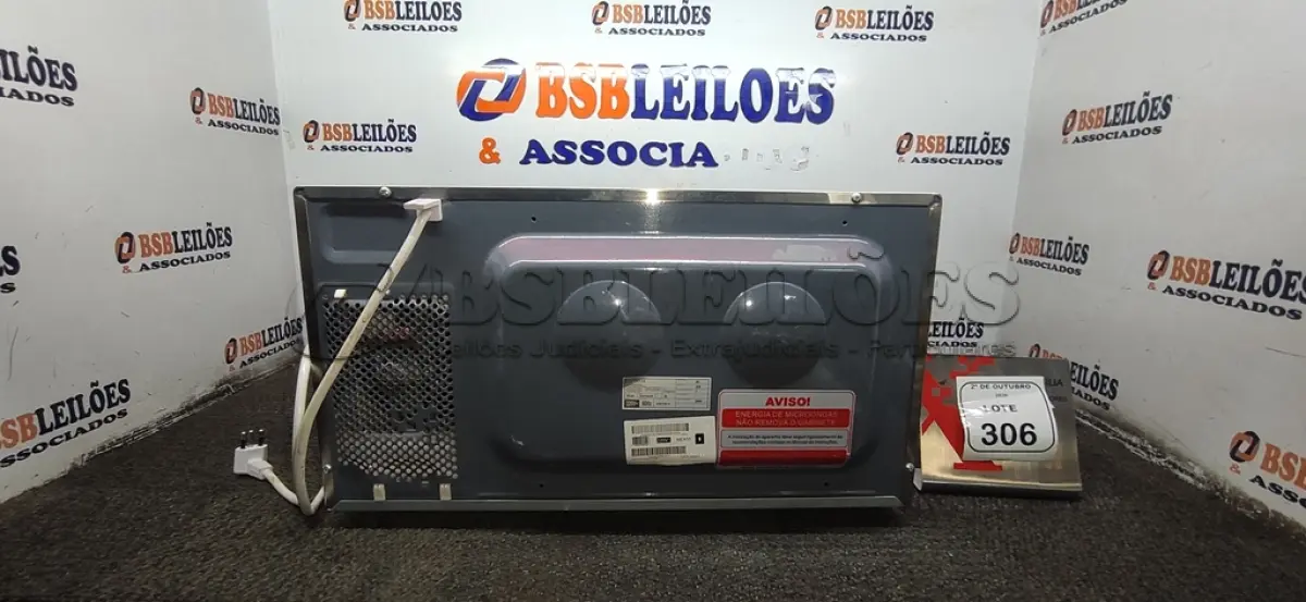 LOTE 306 - 01 MICRO-ONDAS 220V MARCA ELECTROLUX. (NO ESTADO) ATENÇÃO! FAZER A VISITAÇÃO ANTES DE ARREMATAR, NÃO SABEMOS SE FUNCIONA, LEILÃO NÃO TEM GARANTIA E NEM DEVOLUÇÃO, SUJEITO A POSSÍVEIS AVARIAS VISÍVEIS/OCULTAS E/OU AUSÊNCIA DE COMPONENTES.