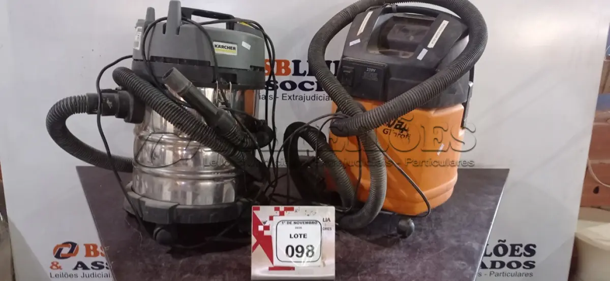 LOTE 098 - 02 ASPIRADORES DE PÓ MARCAS KARCHER E WAP. (NO ESTADO) ATENÇÃO! FAZER A VISITAÇÃO ANTES DE ARREMATAR, NÃO SABEMOS SE FUNCIONA, LEILÃO NÃO TEM GARANTIA E NEM DEVOLUÇÃO, SUJEITO A POSSÍVEIS AVARIAS VISÍVEIS/OCULTAS E/OU AUSÊNCIA DE COMPONENTES.