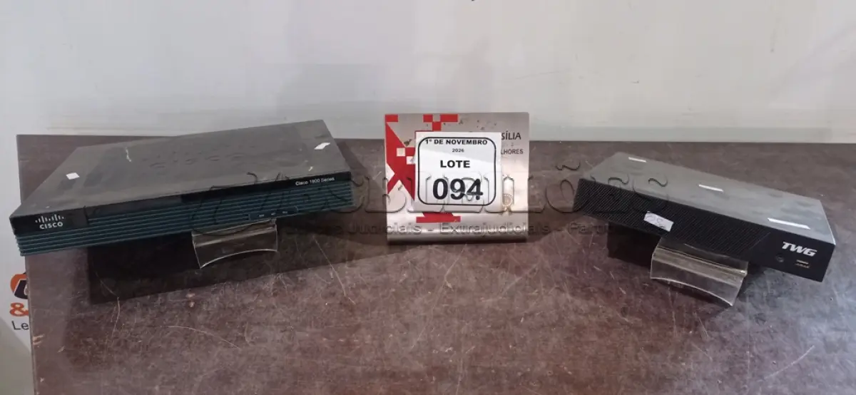 LOTE 094 - 01 ROTEADOR MODULAR DE REDE MODELO 1900 SERIES MARCA CISCO E 01 DVR DE 08 CANAIS MARCA TWG. (NO ESTADO) ATENÇÃO! FAZER A VISITAÇÃO ANTES DE ARREMATAR, NÃO SABEMOS SE FUNCIONA, LEILÃO NÃO TEM GARANTIA E NEM DEVOLUÇÃO, SUJEITO A POSSÍVEIS AVARIAS VISÍVEIS/OCULTAS E/OU AUSÊNCIA DE COMPONENTES.