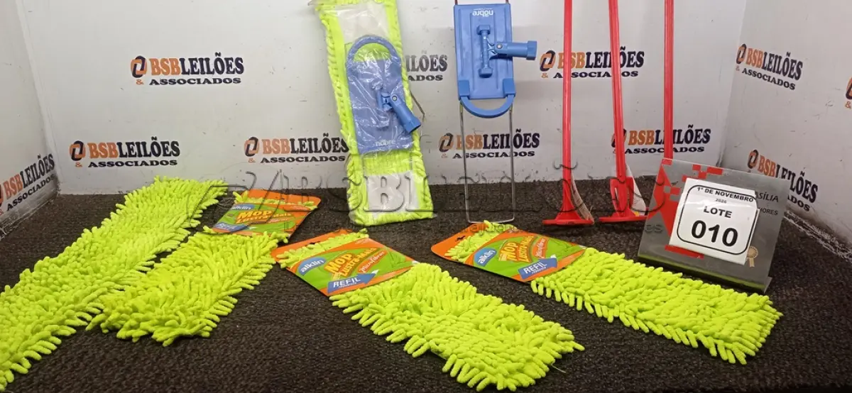 LOTE 010 - 03 MISTURADORES DE TINTA E VÁRIOS REFIS SUPER MOP PÓ MICROFIBRA 40CM. (NO ESTADO) ATENÇÃO! FAZER A VISITAÇÃO ANTES DE ARREMATAR, NÃO SABEMOS SE FUNCIONA, LEILÃO NÃO TEM GARANTIA E NEM DEVOLUÇÃO, SUJEITO A POSSÍVEIS AVARIAS VISÍVEIS/OCULTAS E/OU AUSÊNCIA DE COMPONENTES.
