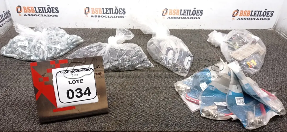 LOTE 034 - 05 REGISTROS ESFERA DE METAL, GRANDE QUANTIDADE DE ALFINETES COLORIDOS, CLEATS FIXADORES, PARAFUSOS PARABOLT E NÚMEROS PARA RESIDÊNCIAS. (NO ESTADO) ATENÇÃO! FAZER A VISITAÇÃO ANTES DE ARREMATAR, NÃO SABEMOS SE FUNCIONA, LEILÃO NÃO TEM GARANTIA E NEM DEVOLUÇÃO, SUJEITO A POSSÍVEIS AVARIAS VISÍVEIS/OCULTAS E/OU AUSÊNCIA DE COMPONENTES.