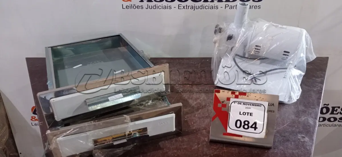 LOTE 084 - 01 MOEDOR DE CAFÉ ELÉTRICO MODELO MCF 55 3.0 220V MARCA ARBEL E 02 GAVETAS DE INOX DE 30X45CM. (NO ESTADO) ATENÇÃO! FAZER A VISITAÇÃO ANTES DE ARREMATAR, NÃO SABEMOS SE FUNCIONA, LEILÃO NÃO TEM GARANTIA E NEM DEVOLUÇÃO, SUJEITO A POSSÍVEIS AVARIAS VISÍVEIS/OCULTAS E/OU AUSÊNCIA DE COMPONENTES.