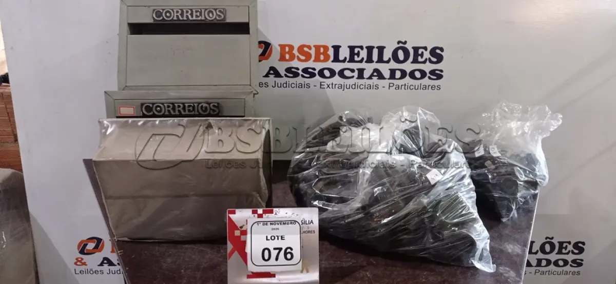 LOTE 076 - 03 CAIXAS DE CORREIOS DE FERRO E GRANDE QUANTIDADE DE JOELHOS 90° PVC COM ROSCA E MANIPULO TIPO FÊMEA. (NO ESTADO) ATENÇÃO! FAZER A VISITAÇÃO ANTES DE ARREMATAR, NÃO SABEMOS SE FUNCIONA, LEILÃO NÃO TEM GARANTIA E NEM DEVOLUÇÃO, SUJEITO A POSSÍVEIS AVARIAS VISÍVEIS/OCULTAS E/OU AUSÊNCIA DE COMPONENTES.