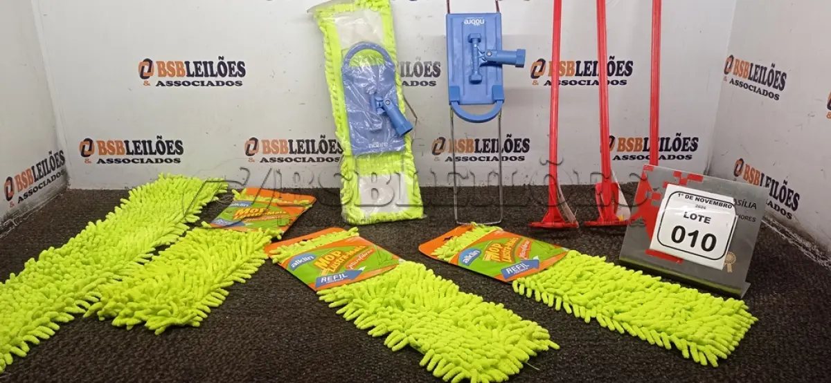 LOTE 010 - 03 MISTURADORES DE TINTA E VÁRIOS REFIS SUPER MOP PÓ MICROFIBRA 40CM. (NO ESTADO) ATENÇÃO! FAZER A VISITAÇÃO ANTES DE ARREMATAR, NÃO SABEMOS SE FUNCIONA, LEILÃO NÃO TEM GARANTIA E NEM DEVOLUÇÃO, SUJEITO A POSSÍVEIS AVARIAS VISÍVEIS/OCULTAS E/OU AUSÊNCIA DE COMPONENTES.
