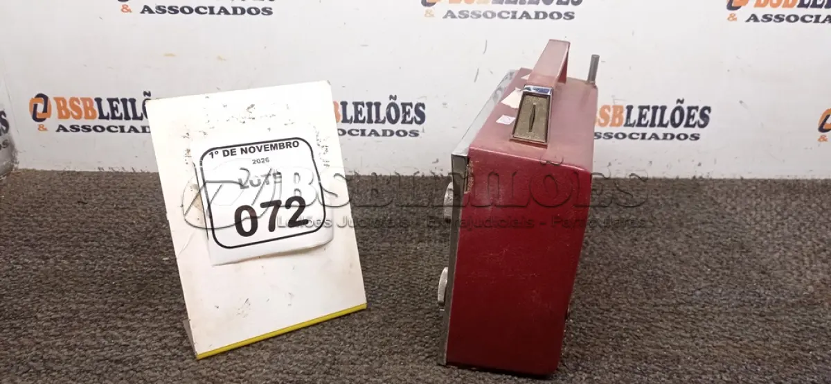 LOTE 072 - 01 RÁDIO VINTAGE PORTÁTIL MARCA GENERAL ELETRICS. (NO ESTADO) ATENÇÃO! FAZER A VISITAÇÃO ANTES DE ARREMATAR, NÃO SABEMOS SE FUNCIONA, LEILÃO NÃO TEM GARANTIA E NEM DEVOLUÇÃO, SUJEITO A POSSÍVEIS AVARIAS VISÍVEIS/OCULTAS E/OU AUSÊNCIA DE COMPONENTES.